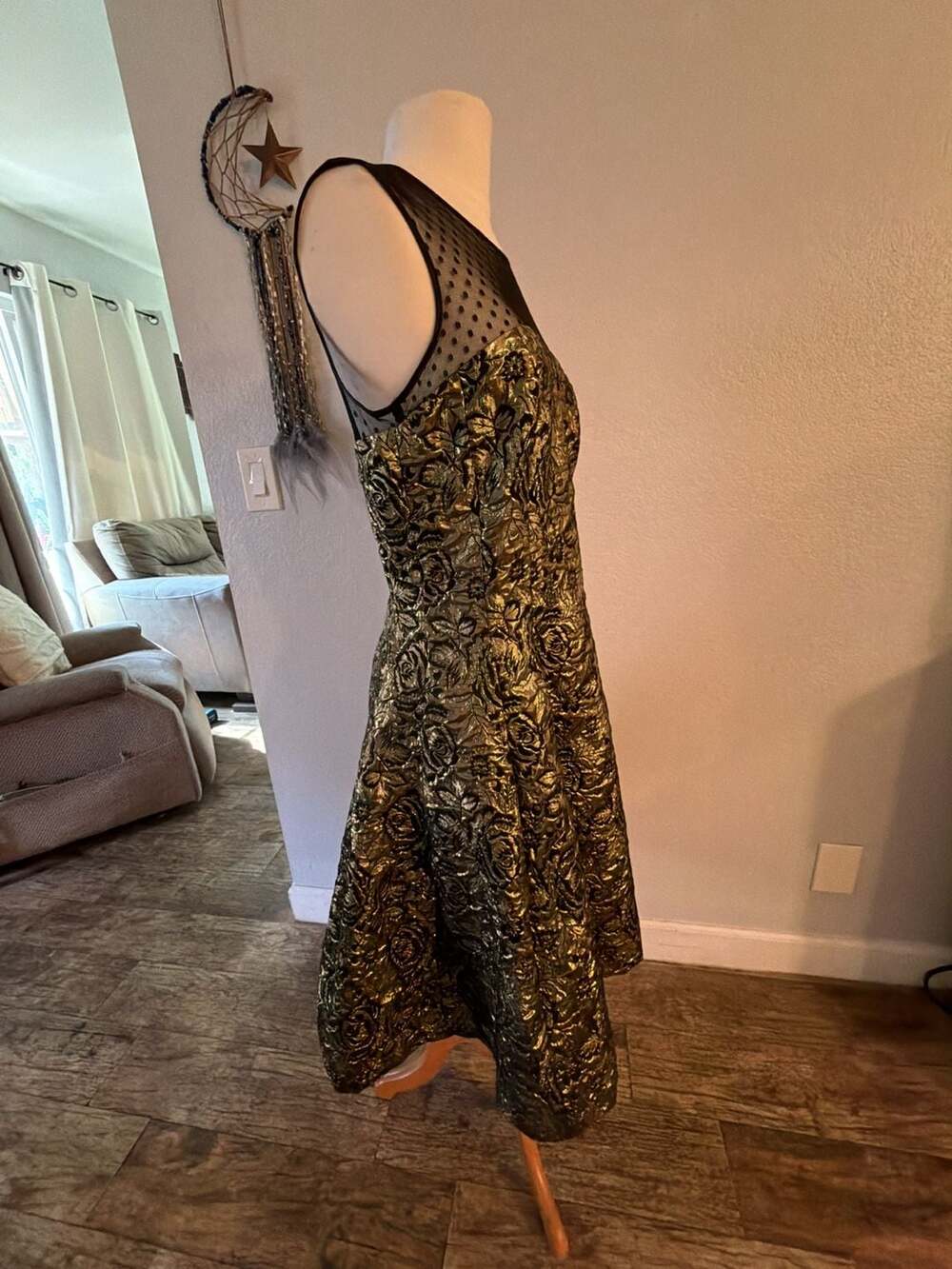 Luxe by Carmen Marc Valvo Gold Black Floral Jacquard Fit and Flare Dress Size 10 - Picture 3 of 10